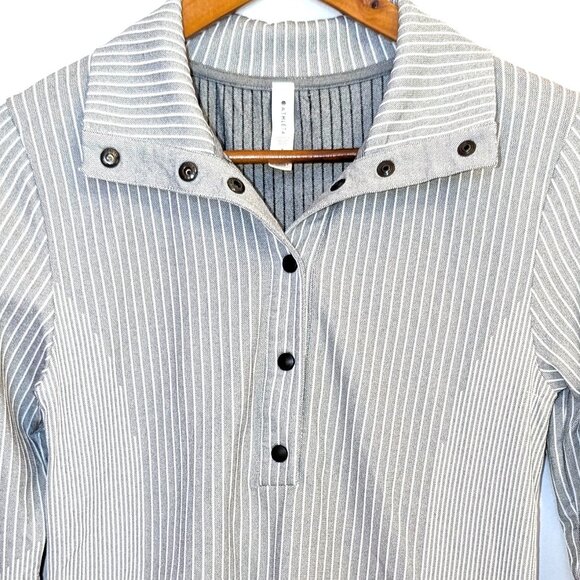 Athleta | Flurry Seamless Henley Top Striped Gray w/ Snap Buttons | Size Small - Picture 3 of 7